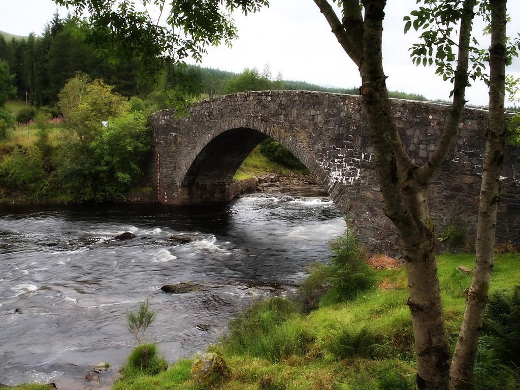 Bridge Of Orchy Hotel ภายนอก รูปภาพ