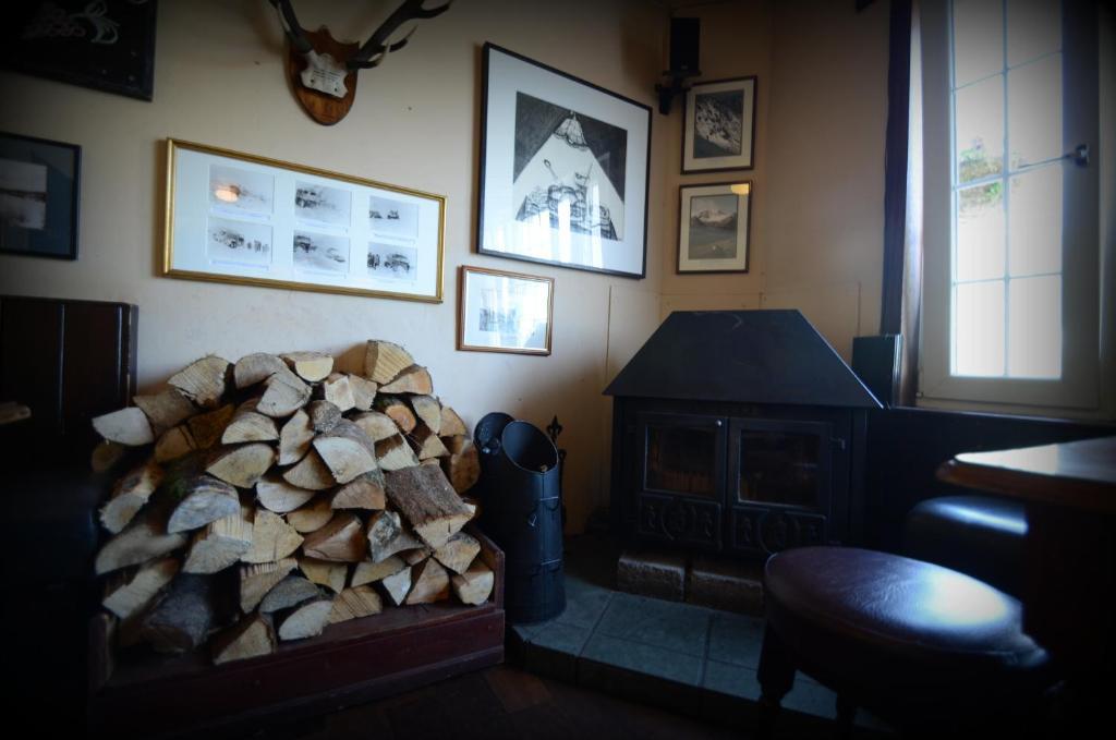 Bridge Of Orchy Hotel ภายนอก รูปภาพ