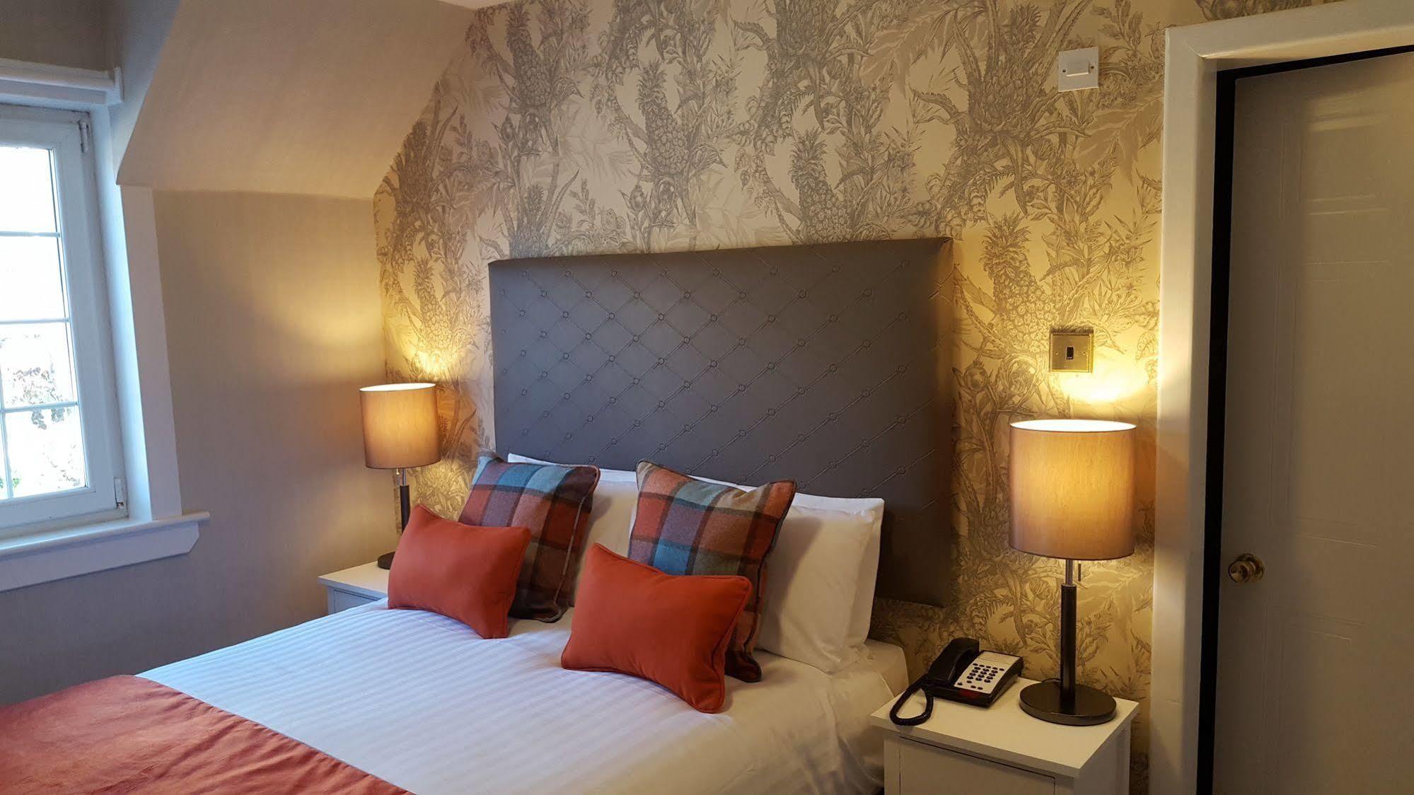 Bridge Of Orchy Hotel ภายนอก รูปภาพ