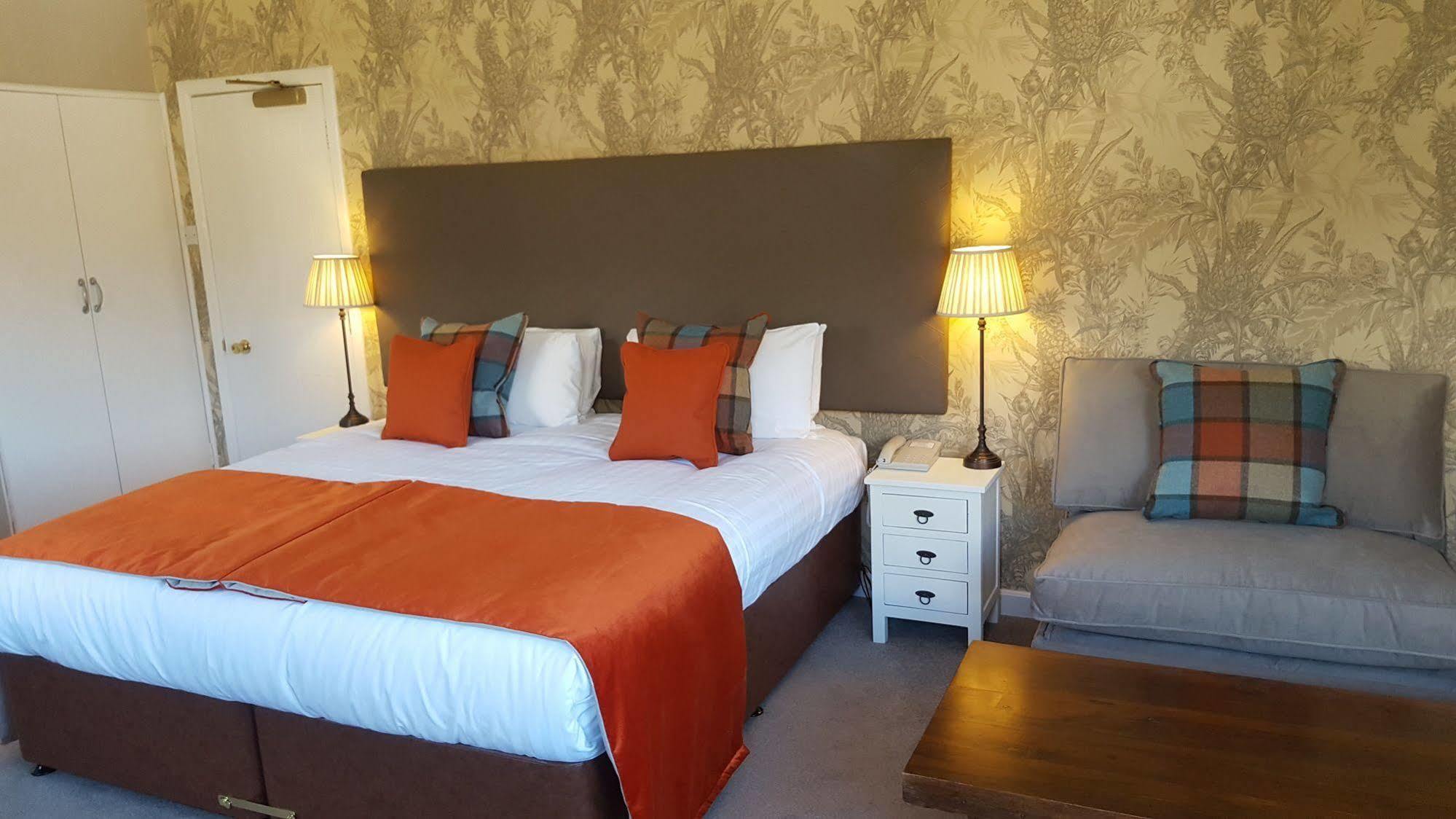 Bridge Of Orchy Hotel ภายนอก รูปภาพ
